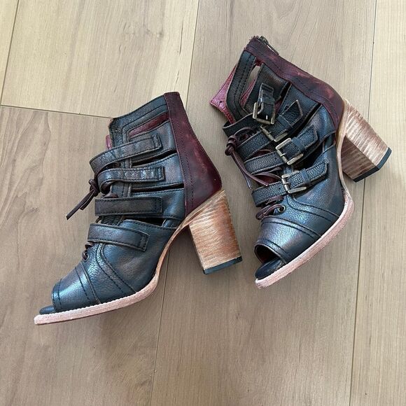 Like New Freebird Braeden SZ 8 Black Multi Strappy Peep Toe Leather Bootie Heels - Picture 3 of 7